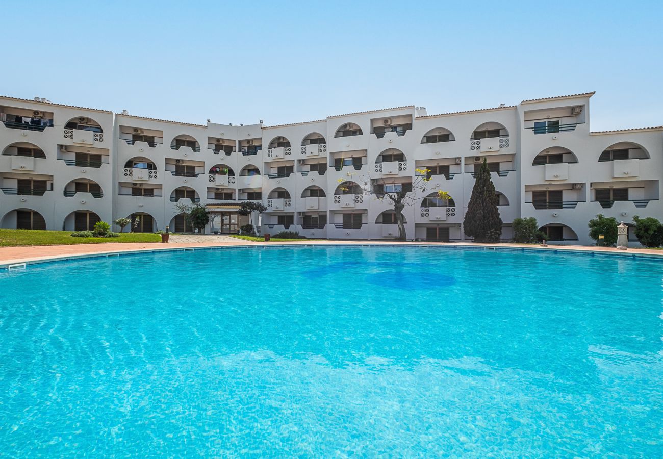 Appartement in Albufeira - #081 1BR Vale Mangude | Pool & Location