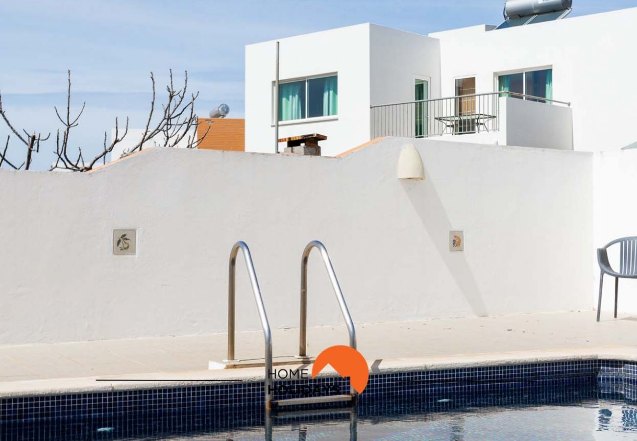 Rijhuis in Albufeira - #134 Villa w/ Pool | Family Friendly