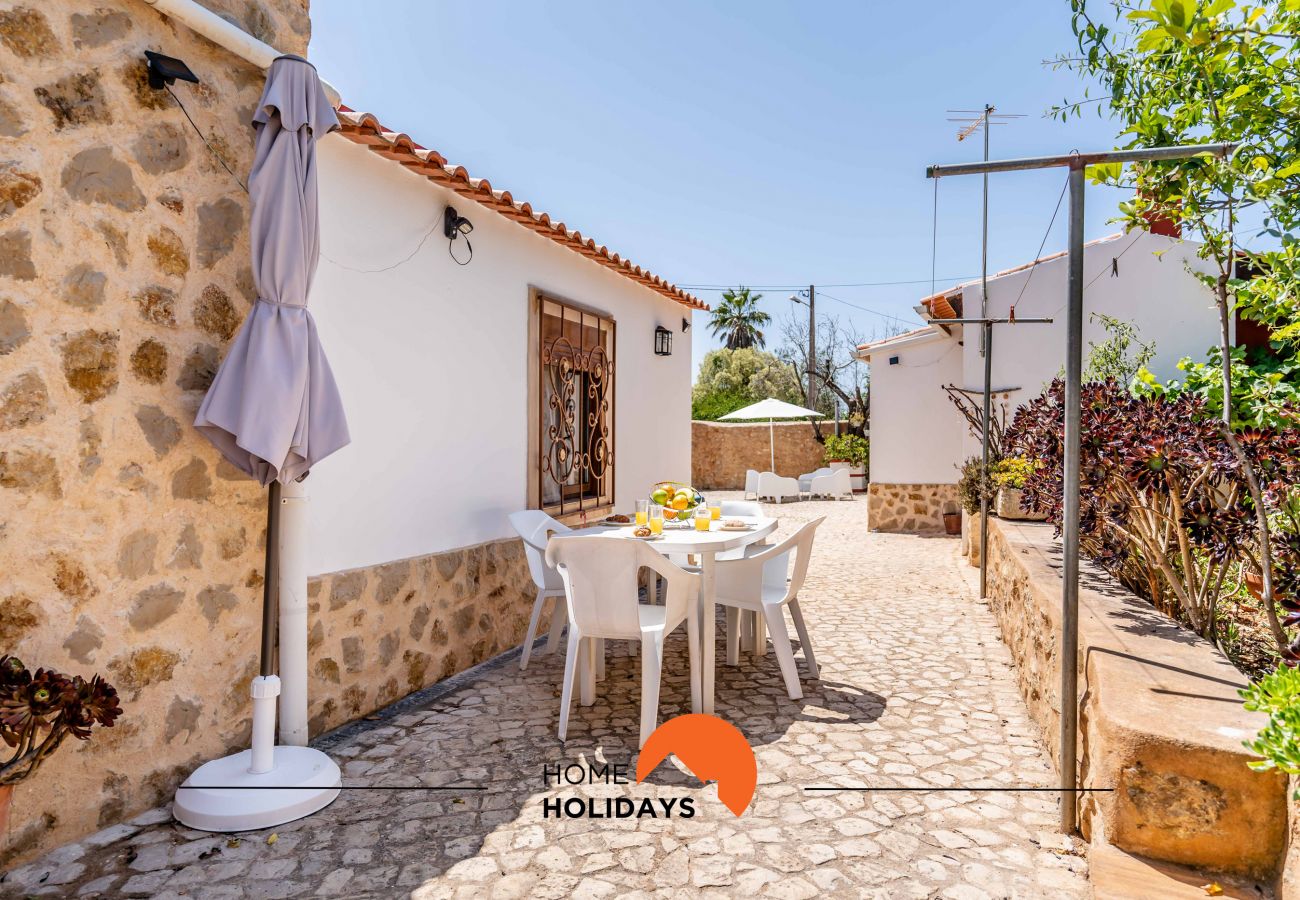 Vakantieboerderijen in Paderne - #161 Cozy 1BR House | Authentic Stay