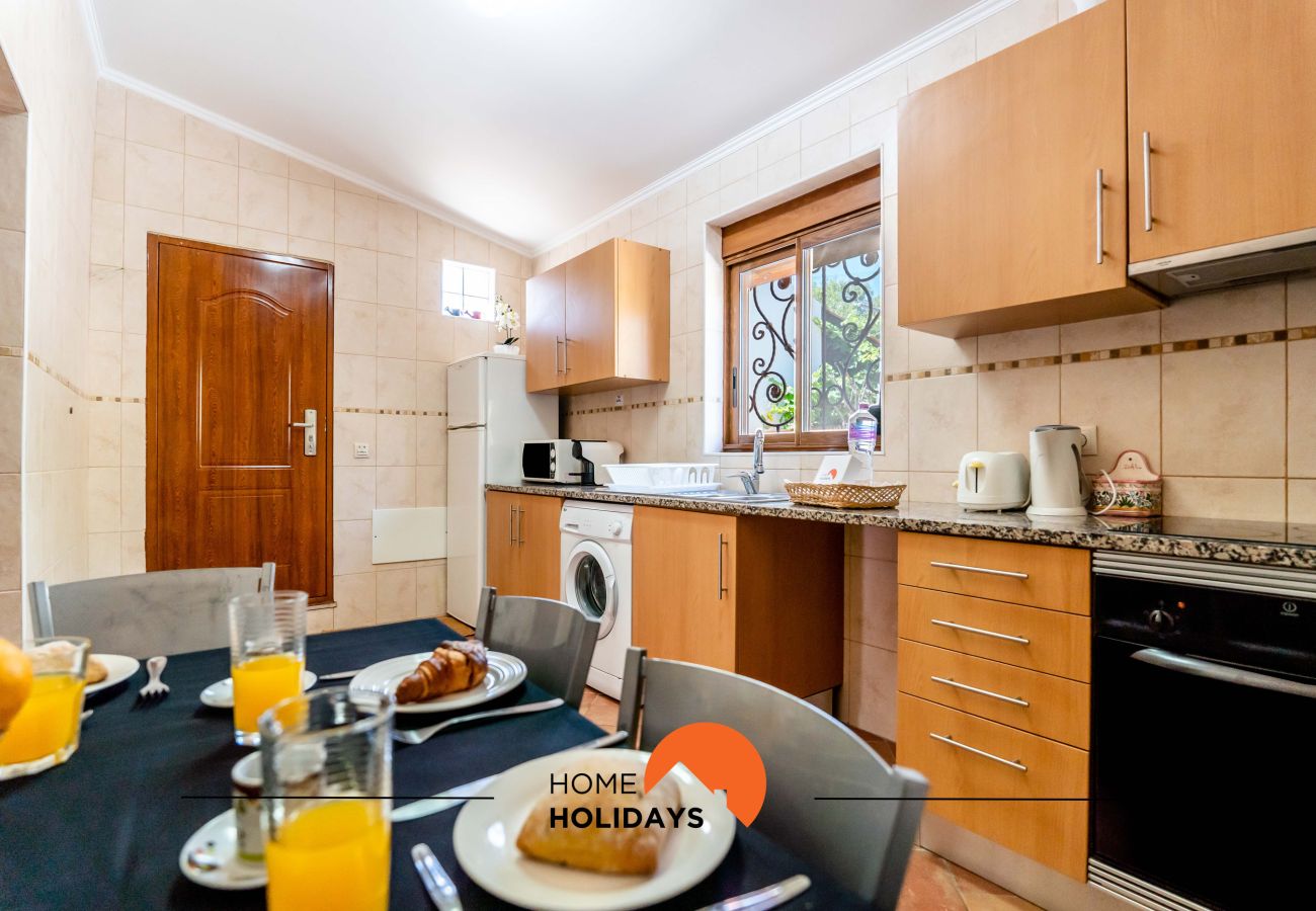 Vakantieboerderijen in Paderne - #161 Cozy 1BR House | Authentic Stay