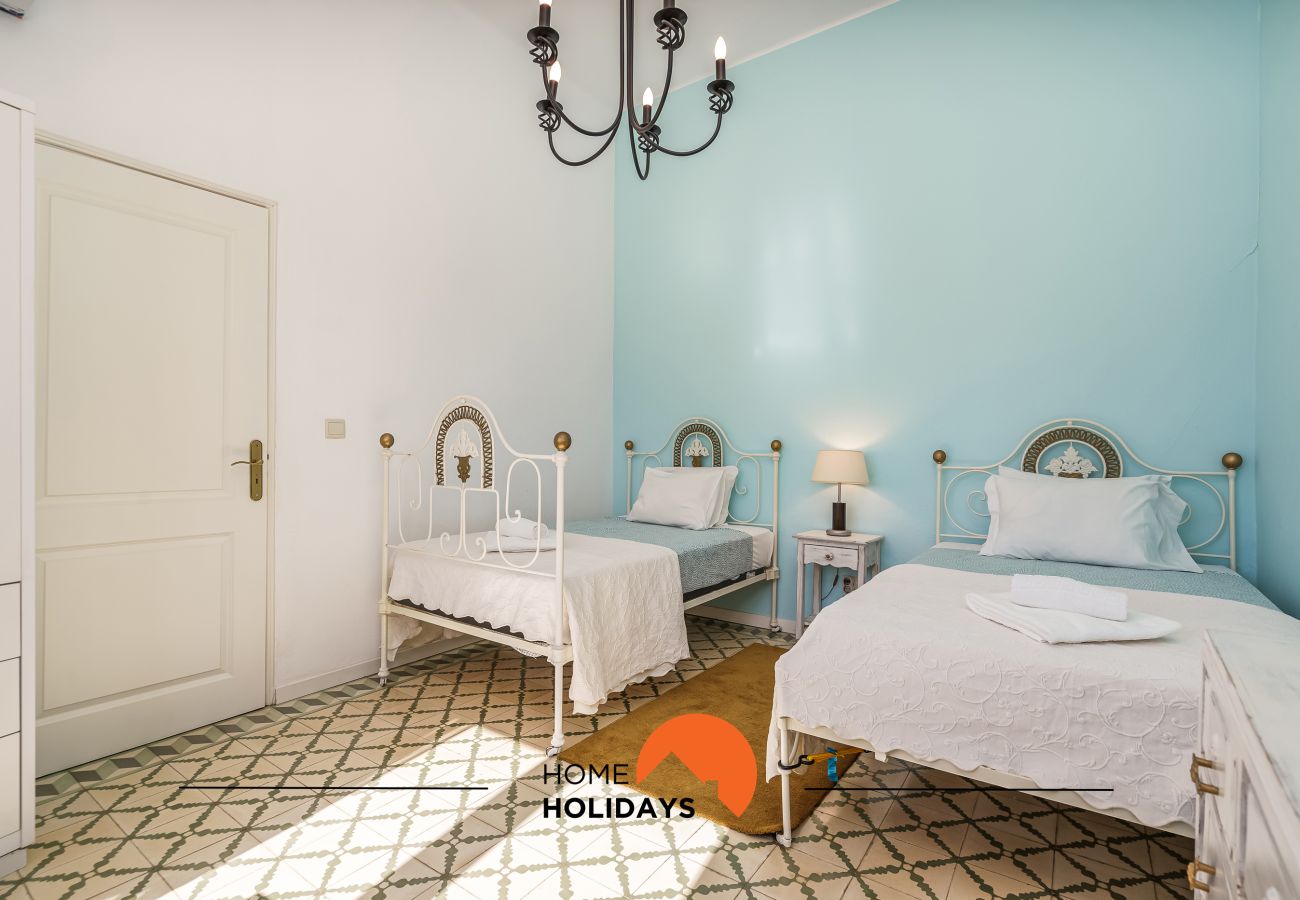 Huis in Ferreiras - #236 Spacious Apartment | Quiet Location