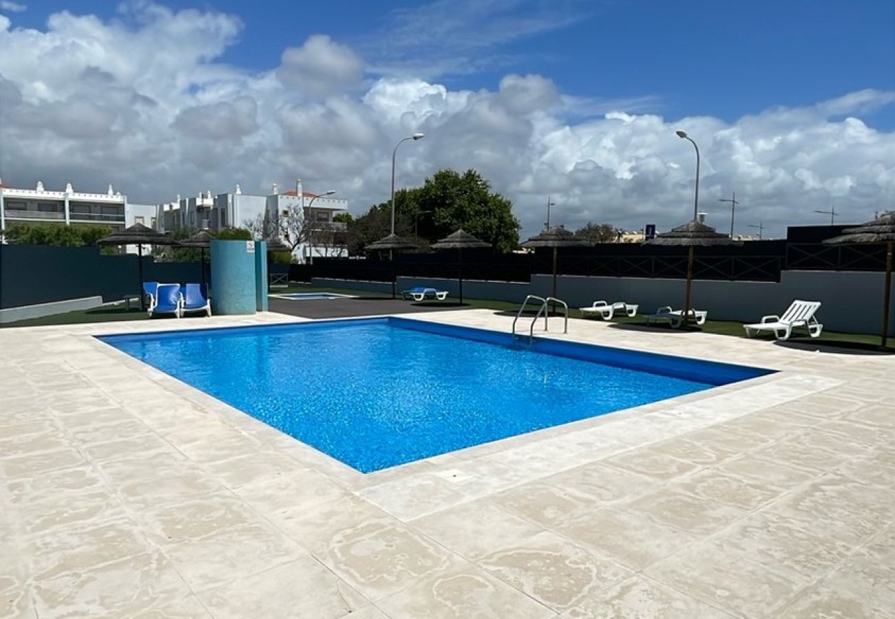 Appartement in Albufeira - #353 T2 Apartment Central Albufeira |Pool & Terrace