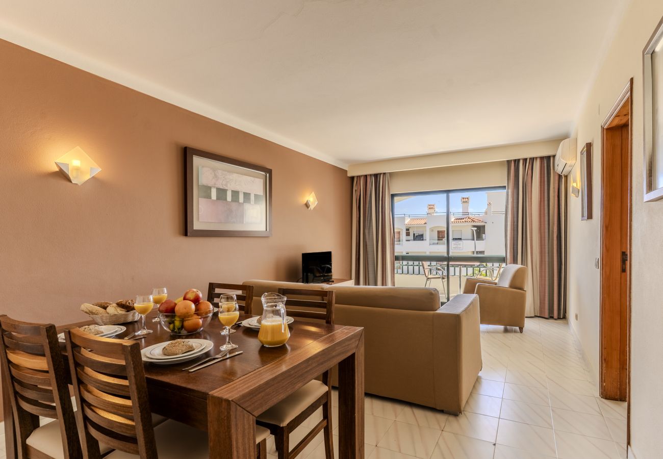 Appartement in Albufeira - #384 Bright Pool View Apartment | AC & Balcony