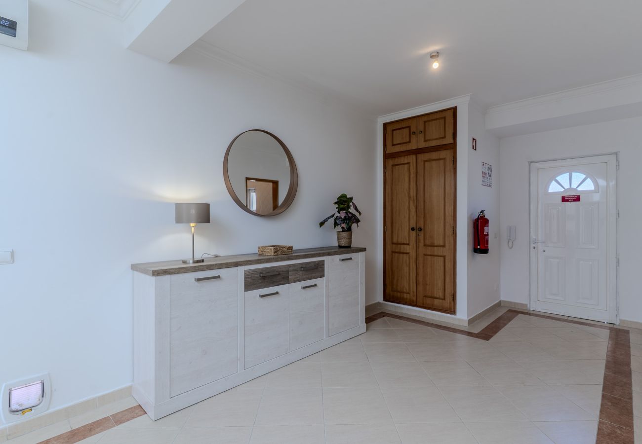 Rijhuis in Albufeira - #375 Spacious Townhouse with Pool, BBQ & Parking 