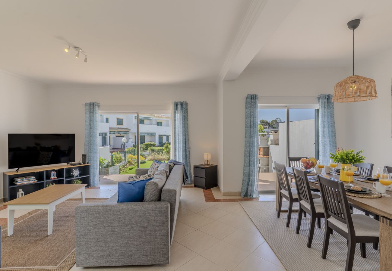 Rijhuis in Albufeira - #375 Spacious Townhouse with Pool, BBQ & Parking 