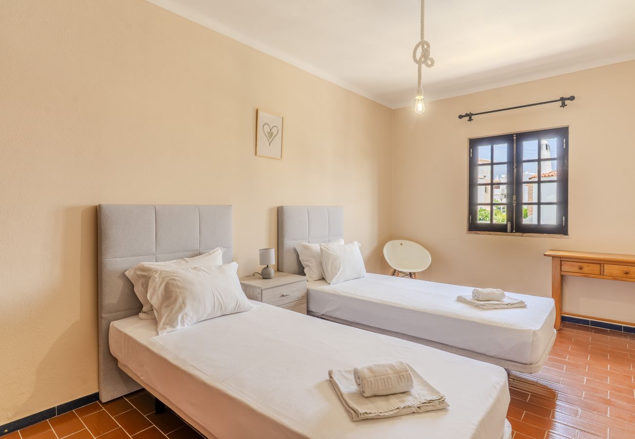 Appartement in Albufeira - #389 Vila w/ share pool | Spacious 3-BR