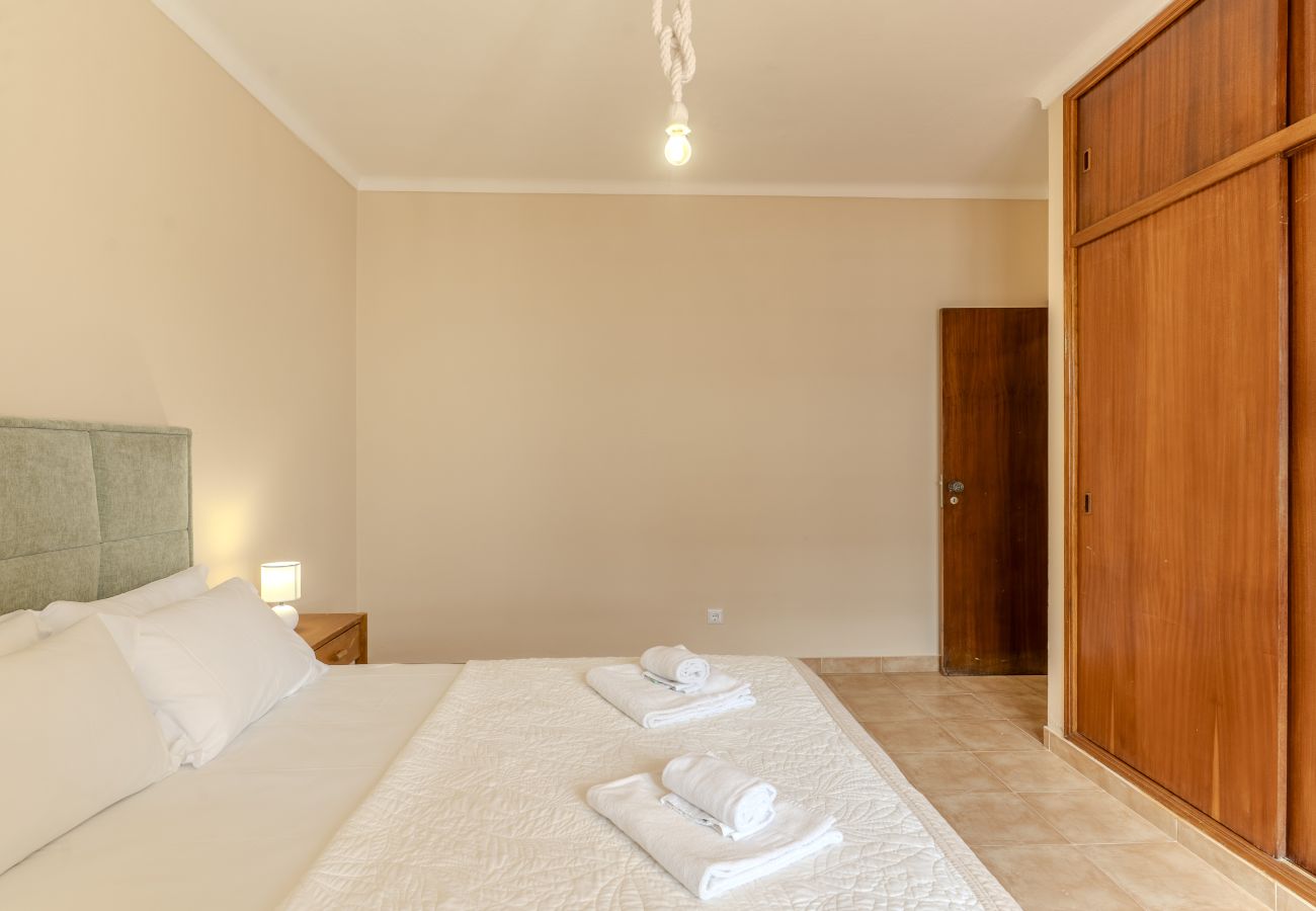 Appartement in Albufeira - #389 Vila w/ share pool | Spacious 3-BR