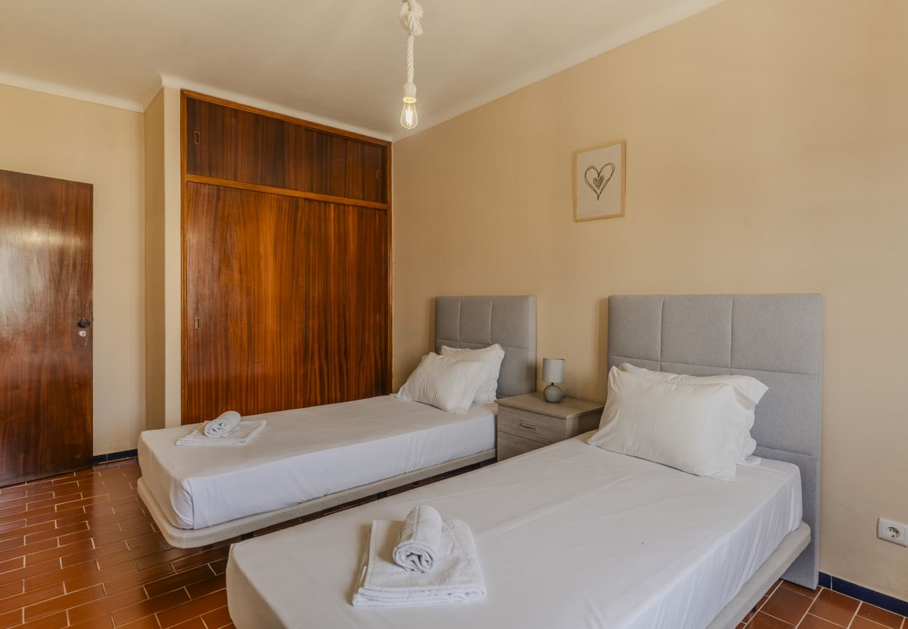 Appartement in Albufeira - #389 Vila w/ share pool | Spacious 3-BR