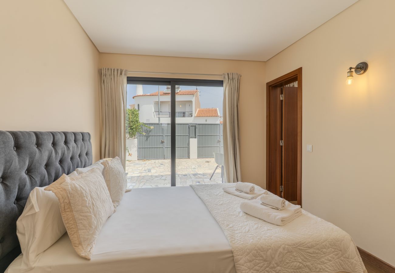 Appartement in Albufeira - #390 New town  Apartment with share pool 