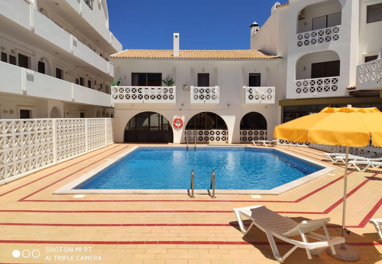 Appartement in Albufeira - #406 Modern 1BR with Pool | Near Oura Strip