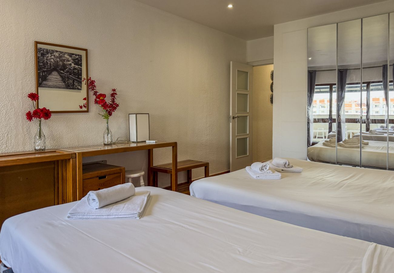 Appartement in Albufeira - #409 Central Albufeira Getaway with Shared Pool