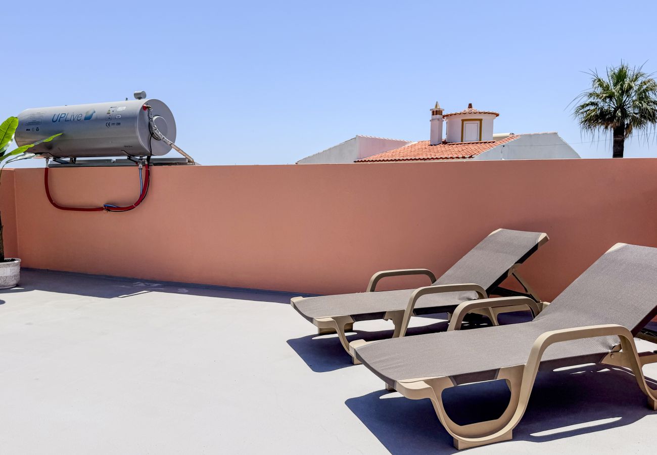 Huis in Albufeira - #373 Charming 4BR Villa with Spacious Garden & BBQ
