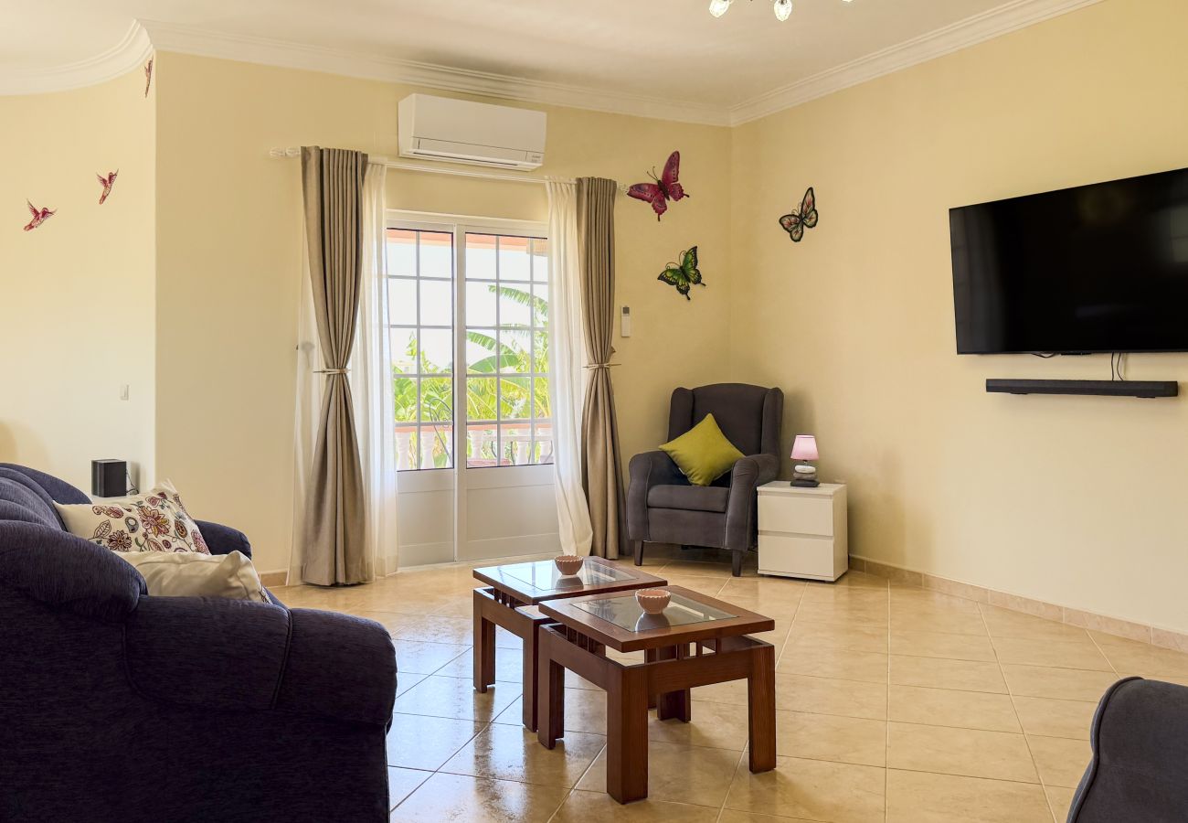 Huis in Albufeira - #373 Charming 4BR Villa with Spacious Garden & BBQ