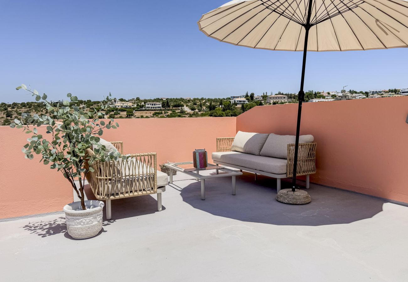 Huis in Albufeira - #373 Charming 4BR Villa with Spacious Garden & BBQ