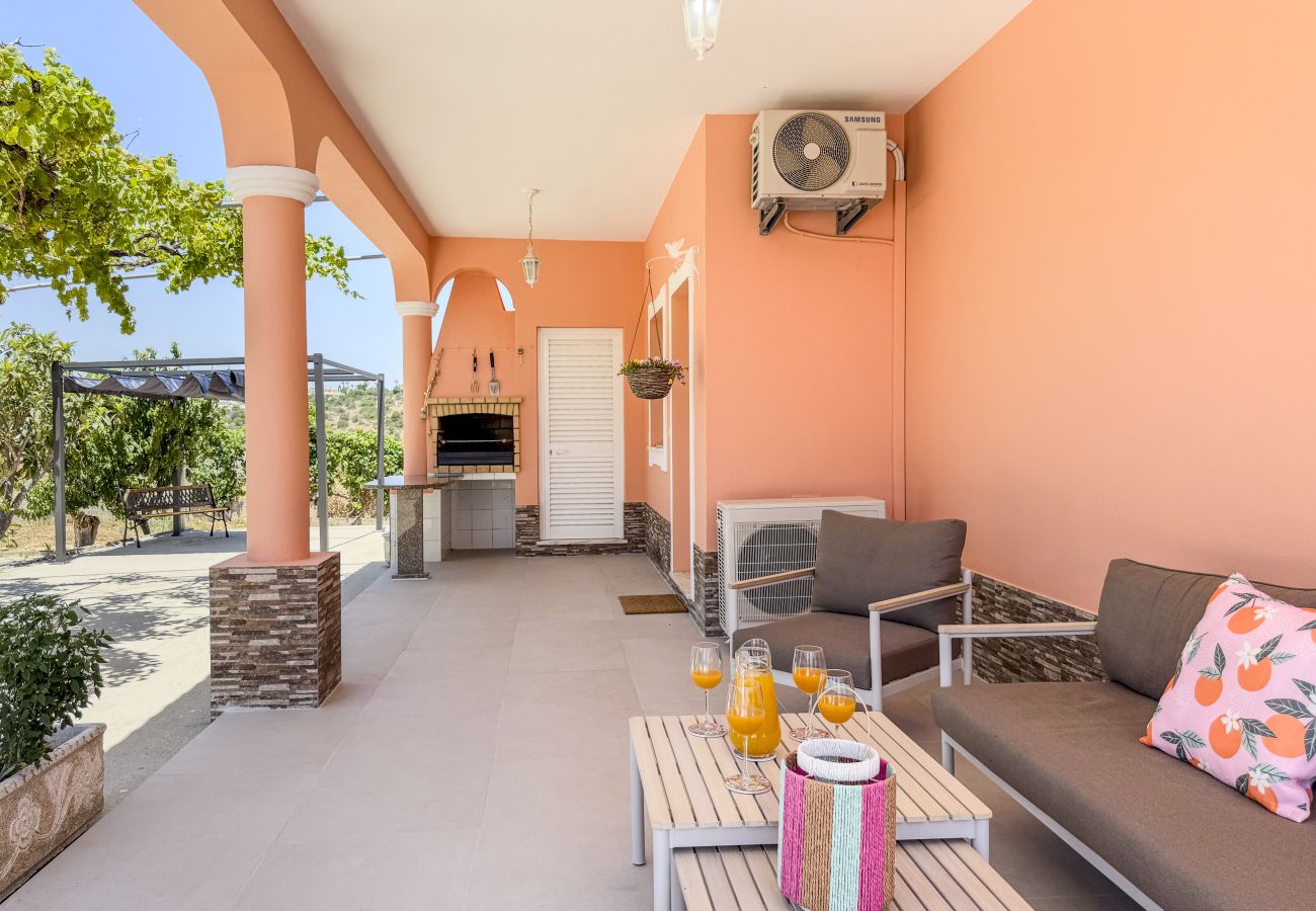Huis in Albufeira - #373 Charming 4BR Villa with Spacious Garden & BBQ