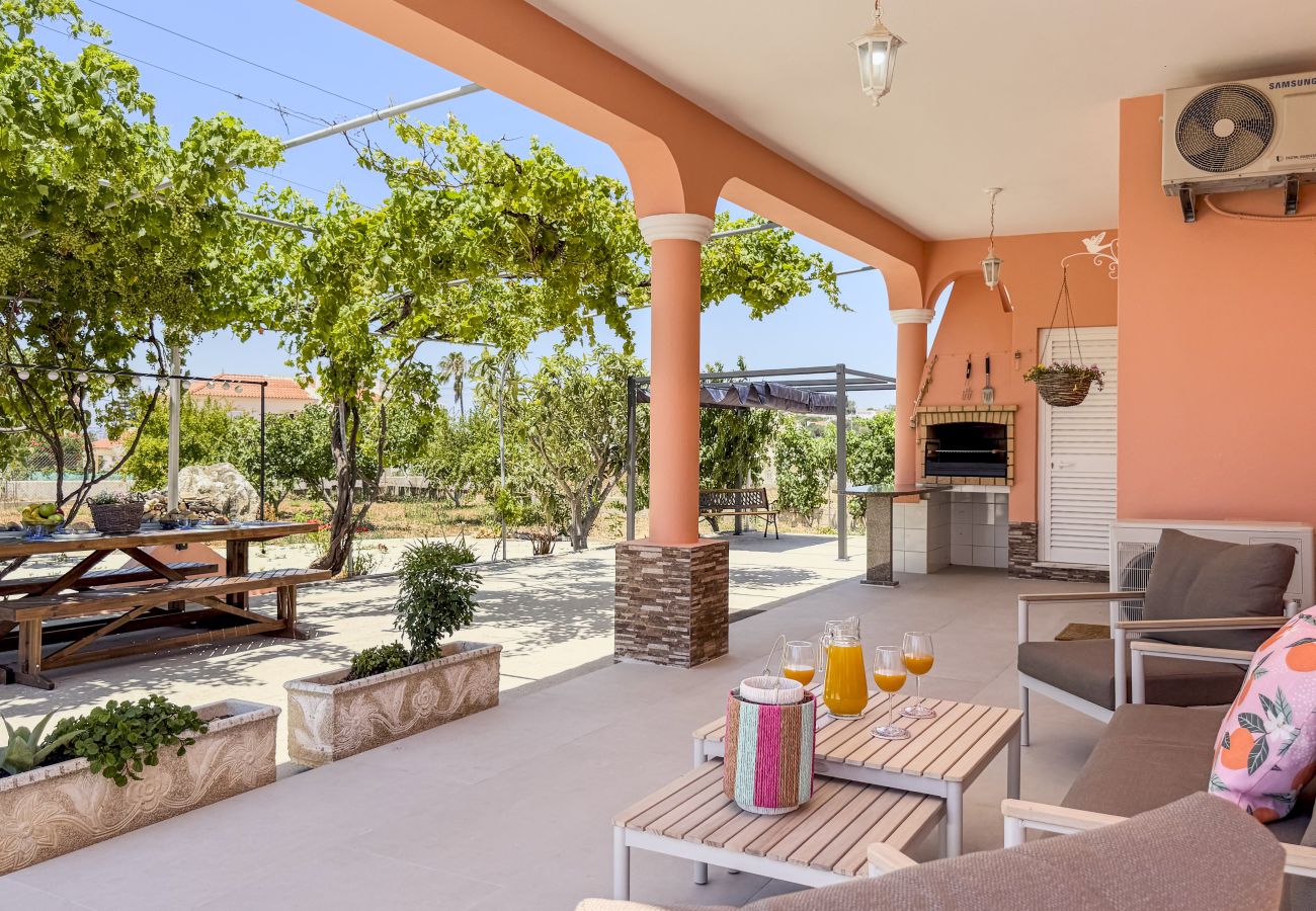 Huis in Albufeira - #373 Charming 4BR Villa with Spacious Garden & BBQ