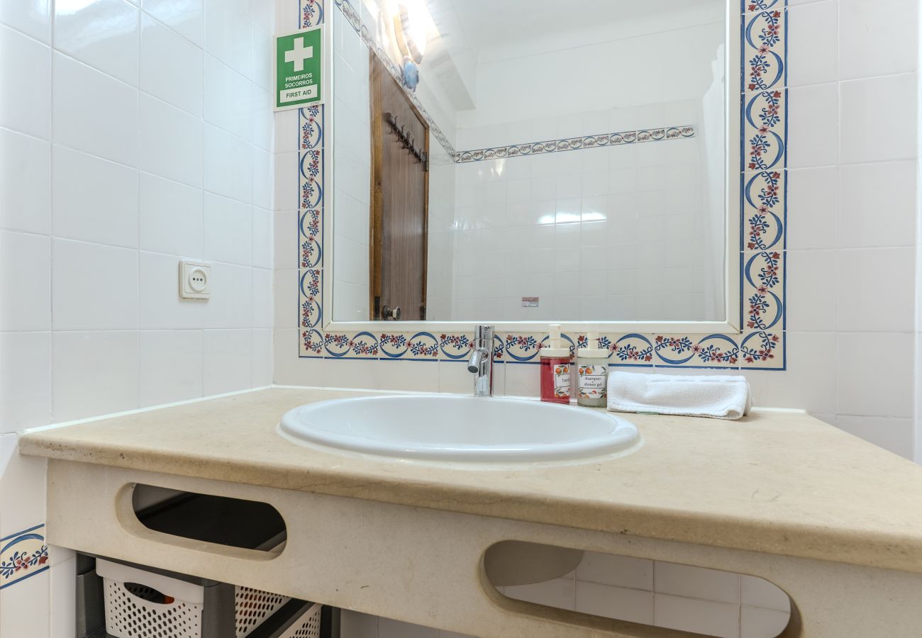 Appartement in Albufeira - #401 Cozy & Central 1BR Apartment in Albufeira