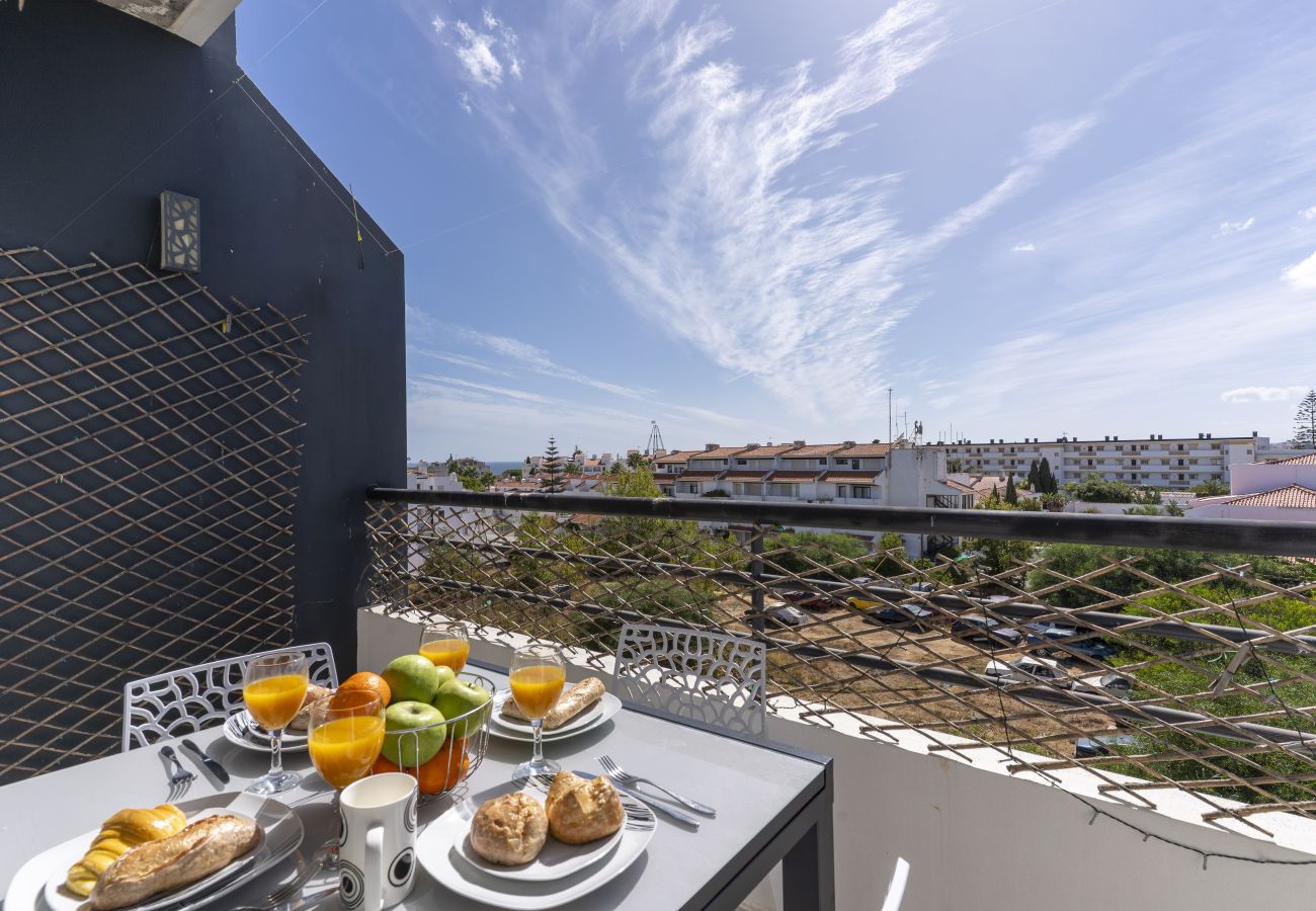 Appartement in Albufeira - #418 Cozy & Bright Apartment | Spacious Retreat with Shared Pool