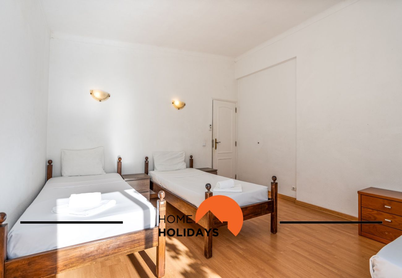 Villa en Albufeira - #278 Central 5-Bedroom Villa | Local Experience
