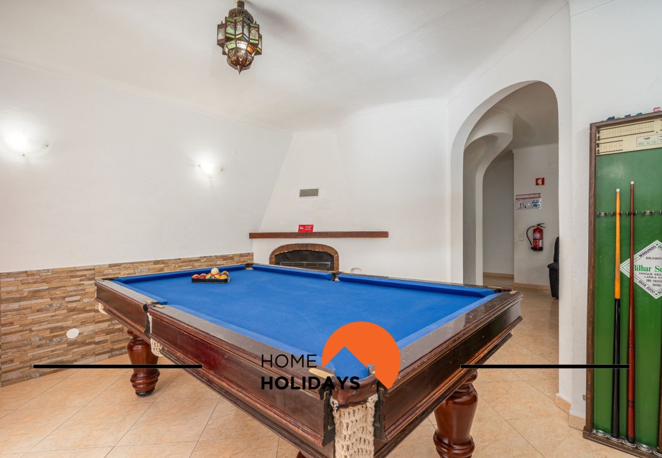 Villa en Albufeira - #278 Central 5-Bedroom Villa | Local Experience