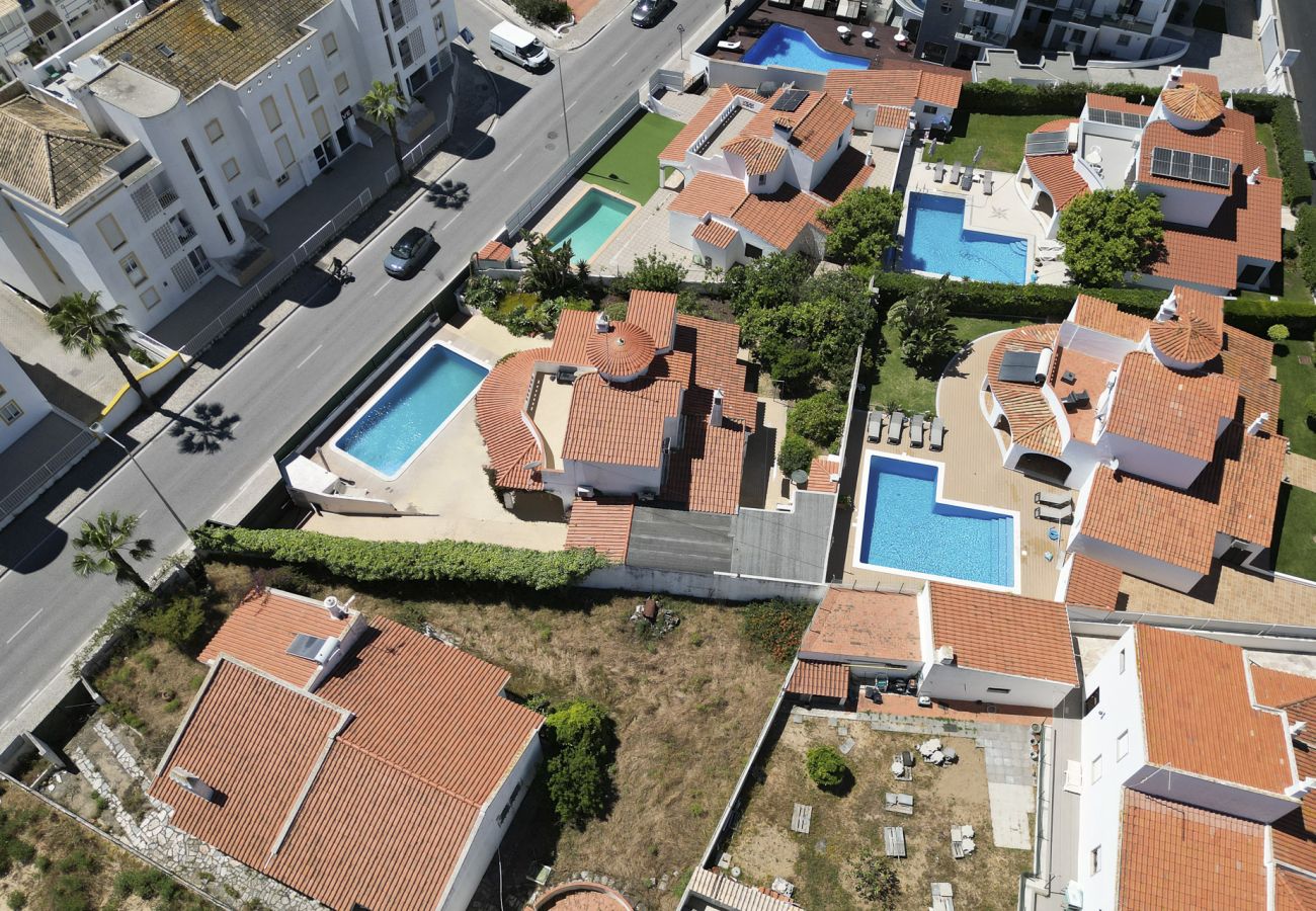 Villa en Albufeira - #278 Central 5-Bedroom Villa | Local Experience