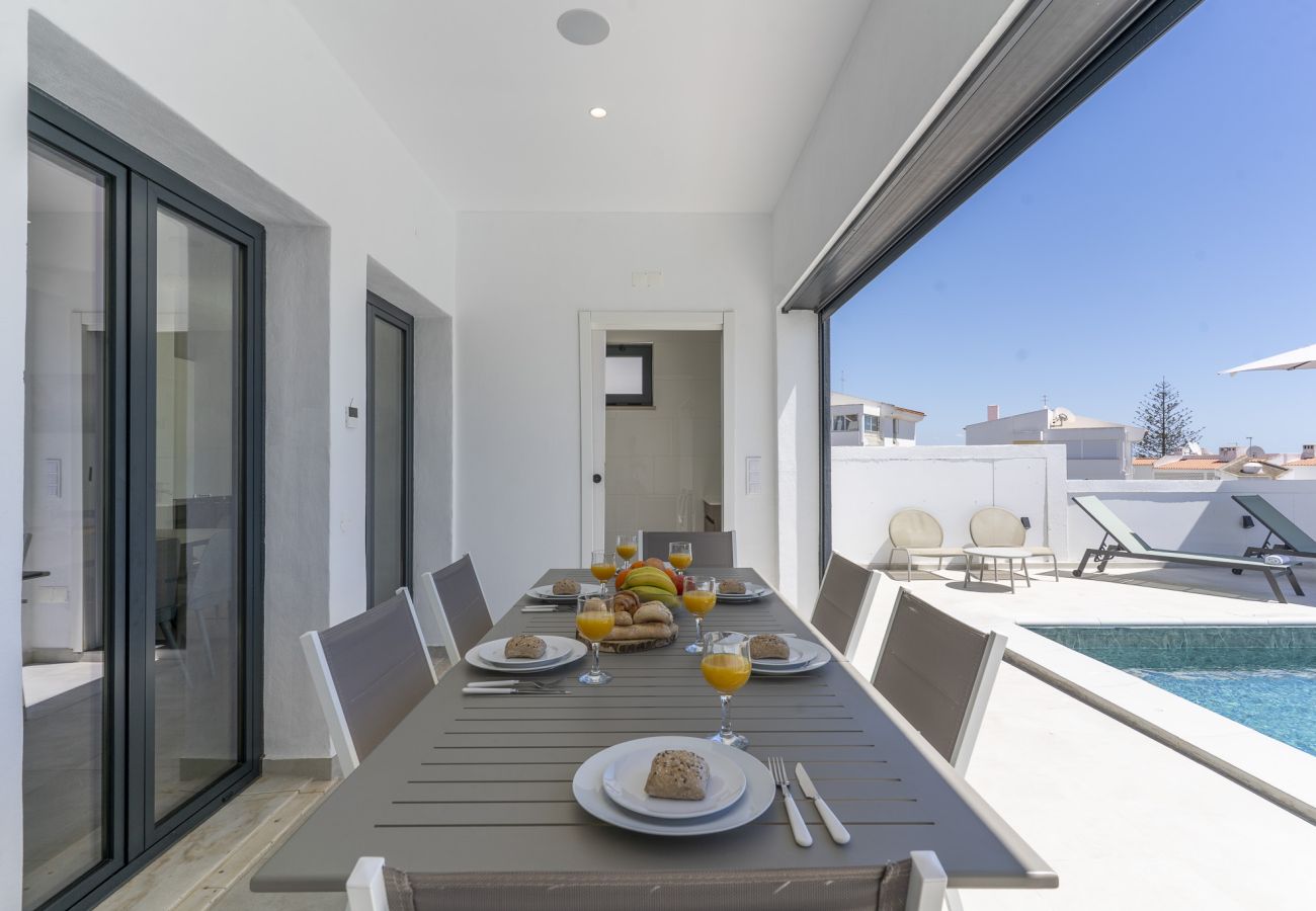 Casa en Albufeira - #285 Sea View Villa | Jacuzzi & Large Pool 