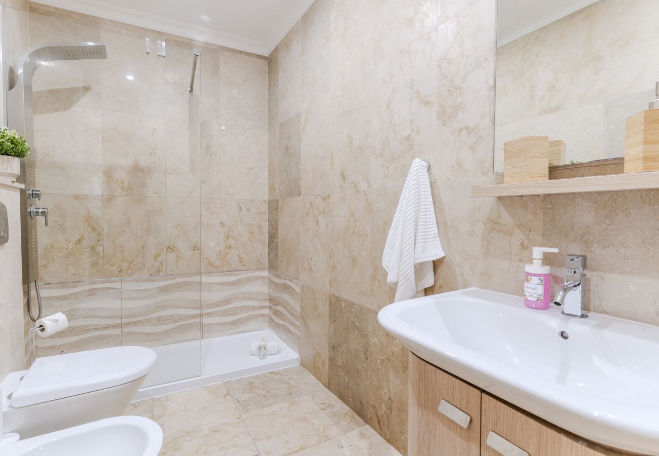 Apartamento en Albufeira - #325 Areias Beach Apartment | Walk to Sand