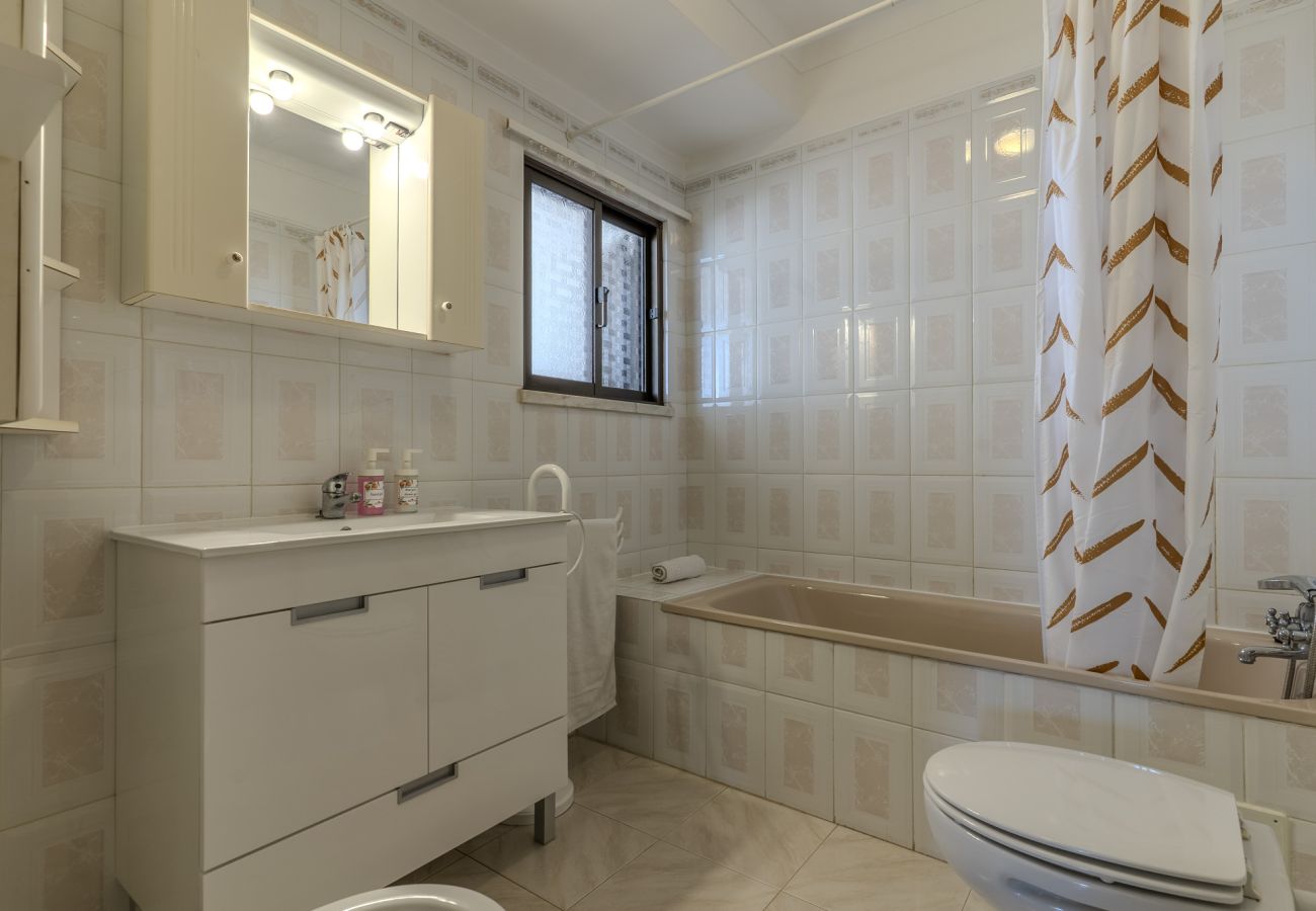 Apartamento en Albufeira - #345 Central Albufeira Apartment | AC & Garage 