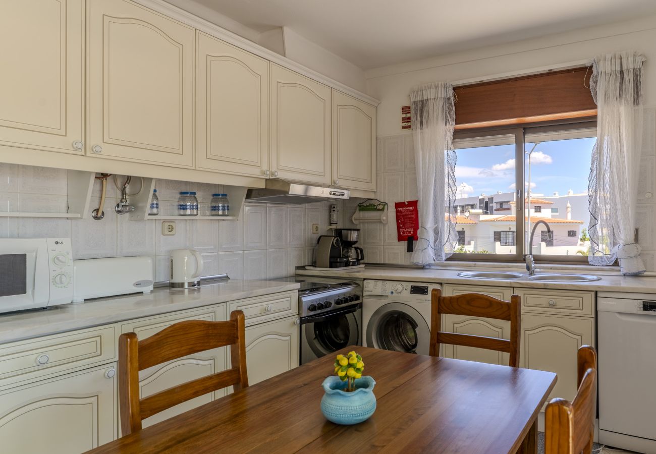 Apartamento en Albufeira - #345 Central Albufeira Apartment | AC & Garage 