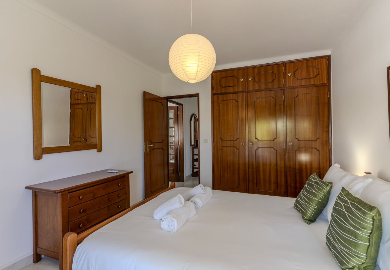 Apartamento en Albufeira - #345 Central Albufeira Apartment | AC & Garage 