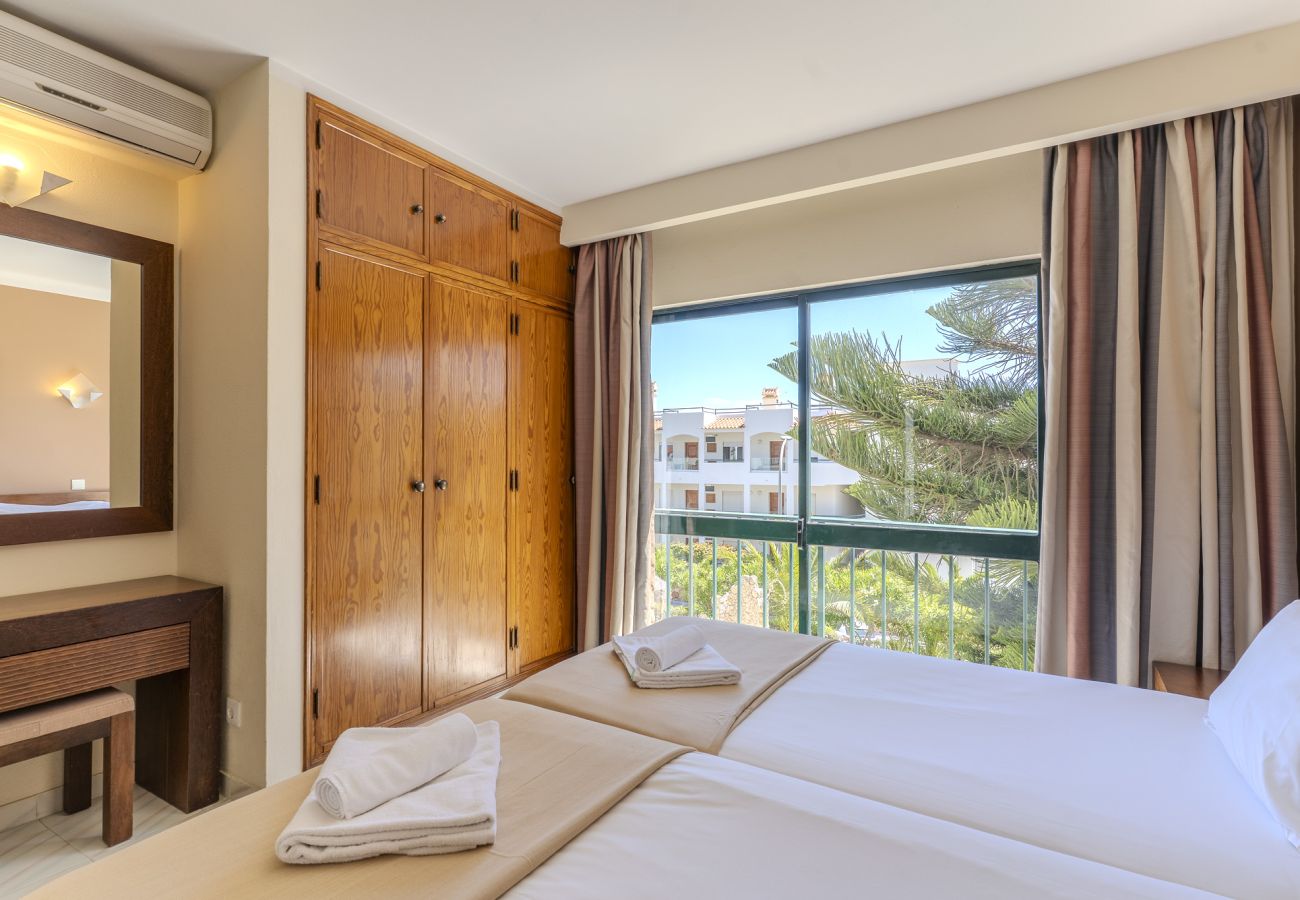 Apartamento en Albufeira - #384 Bright Pool View Apartment | AC & Balcony