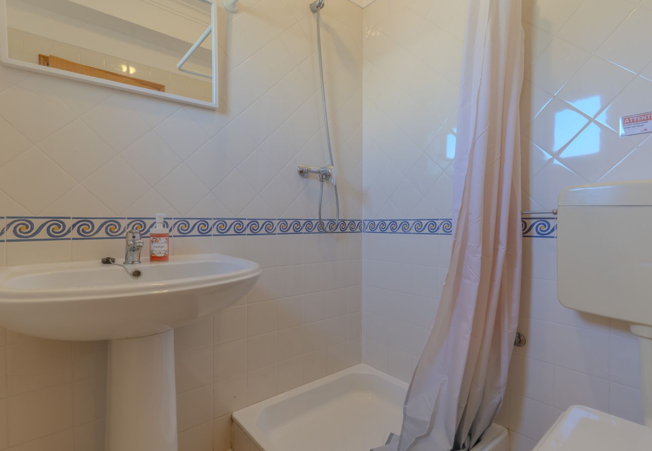 Casa adosada en Albufeira - #375 Spacious Townhouse with Pool, BBQ & Parking 