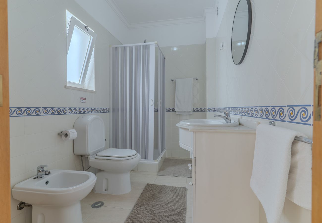 Casa adosada en Albufeira - #375 Spacious Townhouse with Pool, BBQ & Parking 