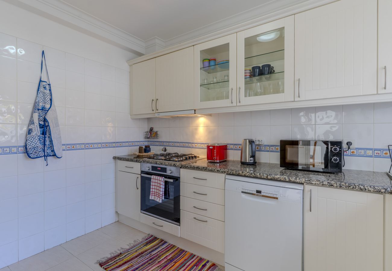 Casa adosada en Albufeira - #375 Spacious Townhouse with Pool, BBQ & Parking 
