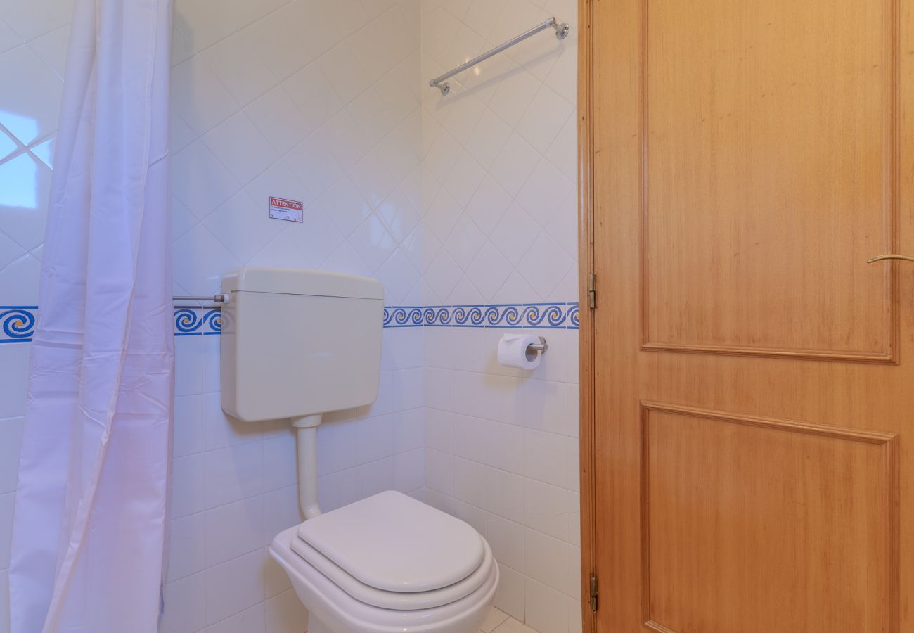 Casa adosada en Albufeira - #375 Spacious Townhouse with Pool, BBQ & Parking 