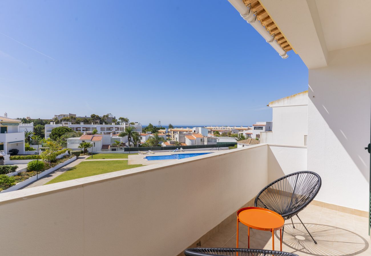 Casa adosada en Albufeira - #375 Spacious Townhouse with Pool, BBQ & Parking 