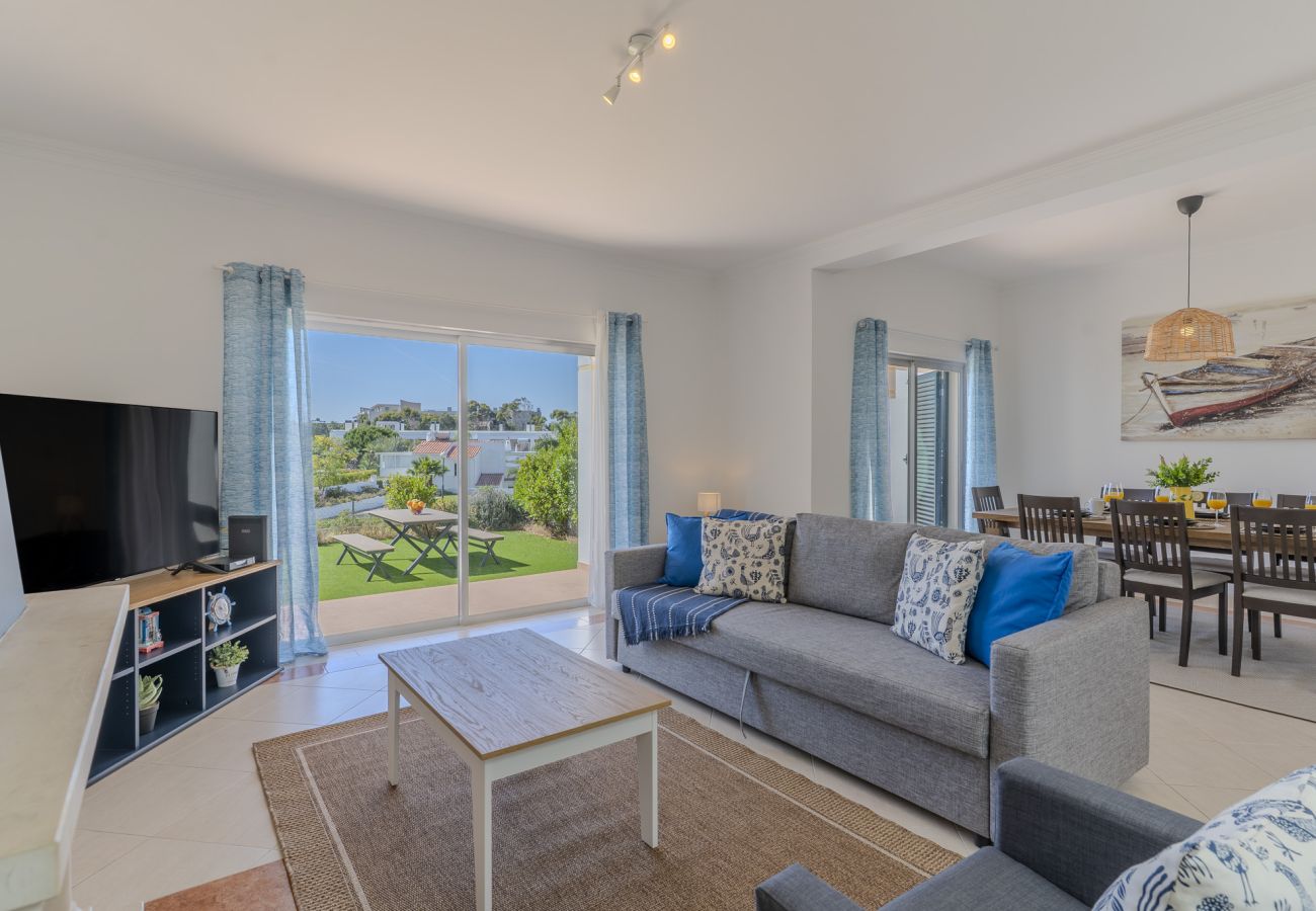 Casa adosada en Albufeira - #375 Spacious Townhouse with Pool, BBQ & Parking 