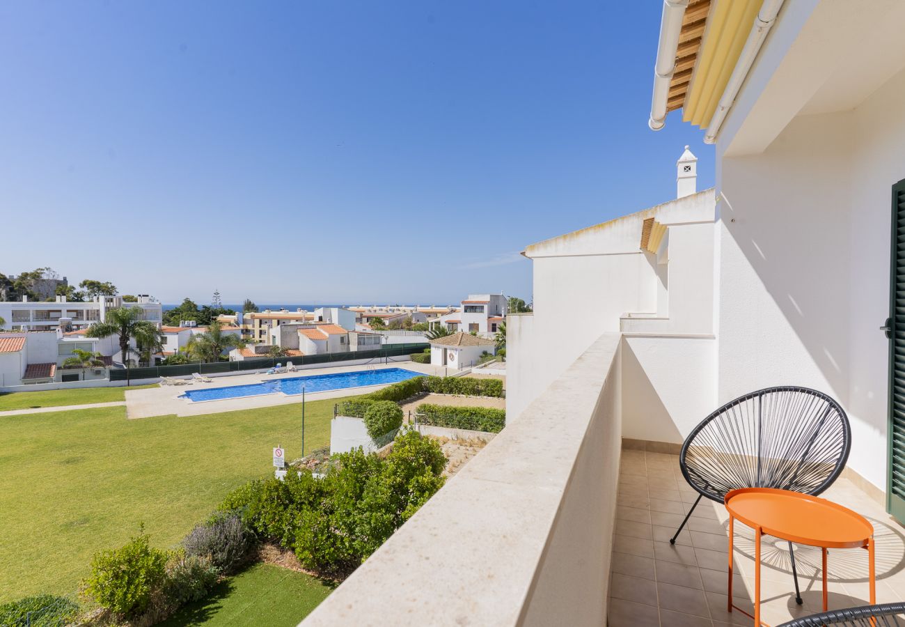 Casa adosada en Albufeira - #375 Spacious Townhouse with Pool, BBQ & Parking 