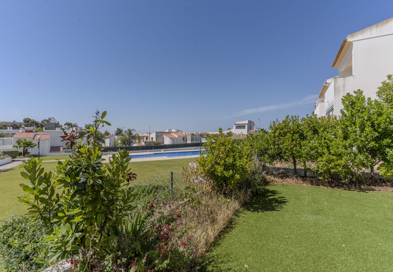 Casa adosada en Albufeira - #375 Spacious Townhouse with Pool, BBQ & Parking 