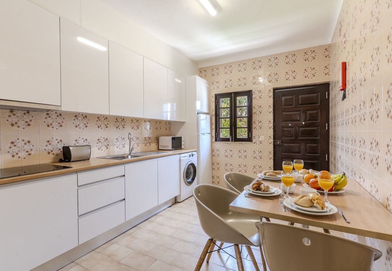 Villa en Albufeira - #392 Spacious 4BR Villa in Albufeira | Shared Pool