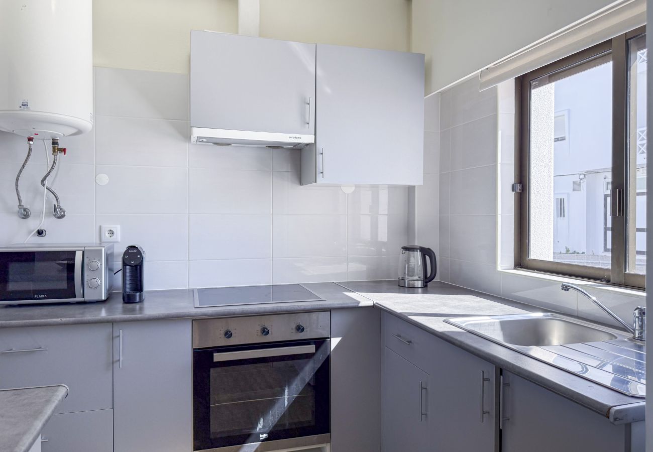 Apartamento en Albufeira - #406 Modern 1BR with Pool | Near Oura Strip