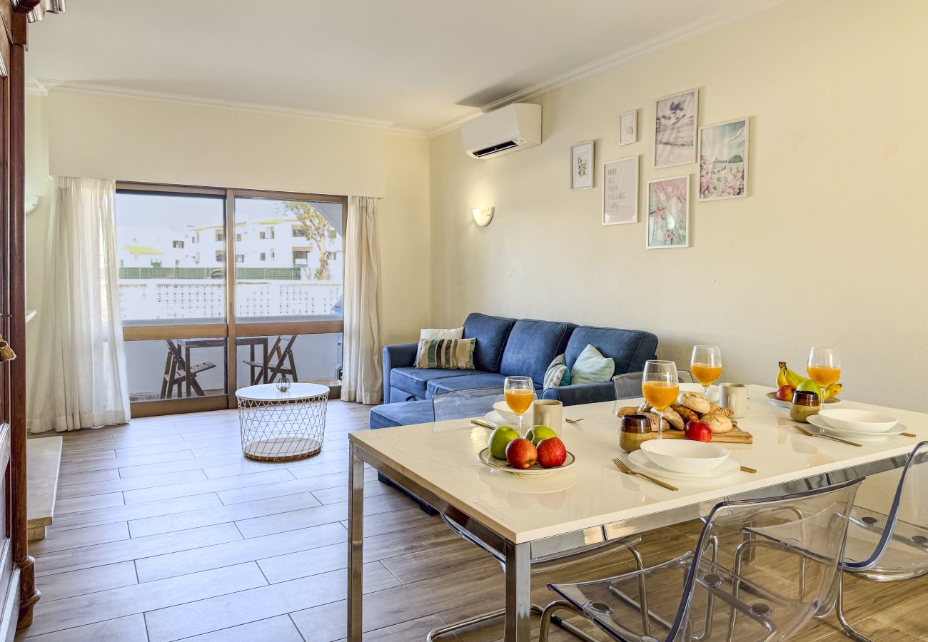 Apartamento en Albufeira - #406 Modern 1BR with Pool | Near Oura Strip
