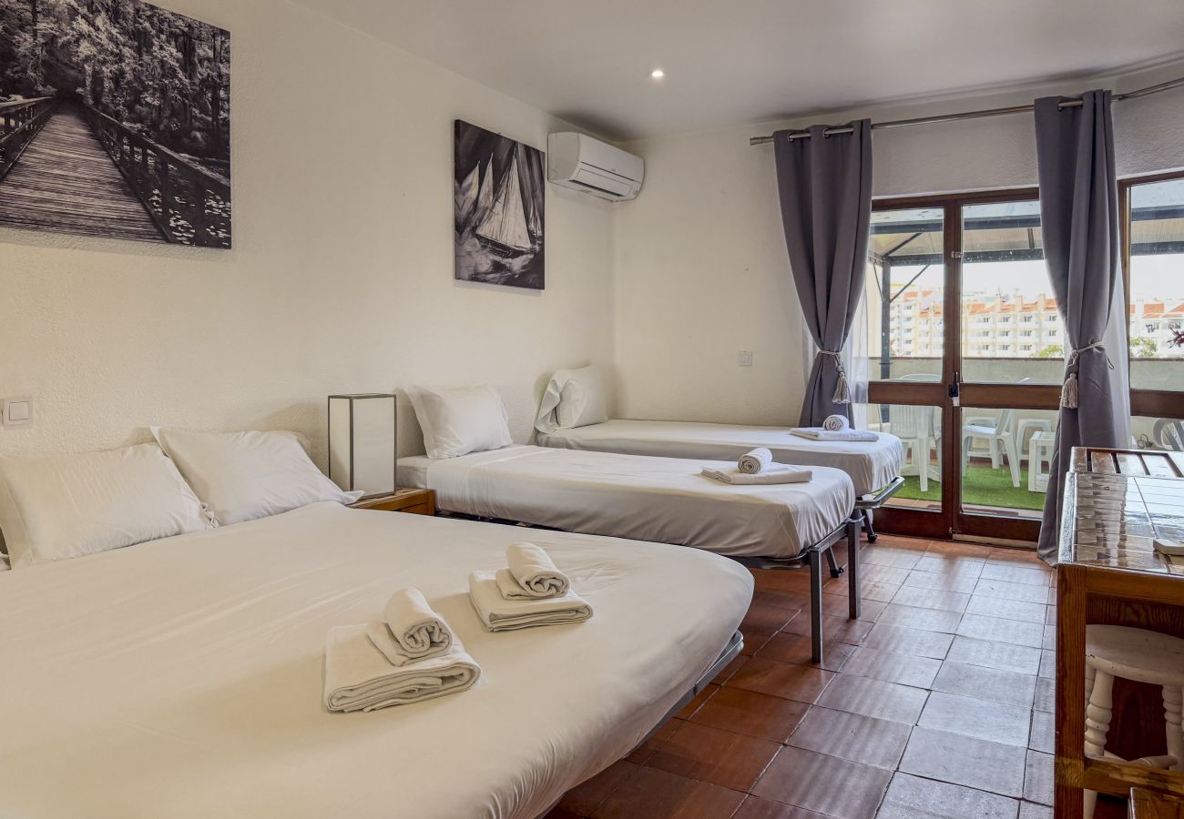 Apartamento en Albufeira - #409 Central Albufeira Getaway with Shared Pool