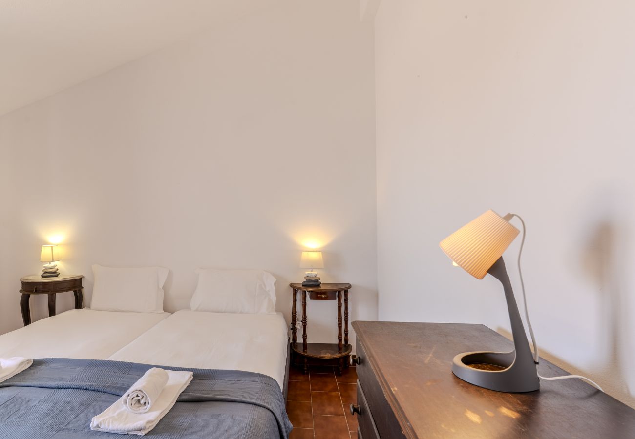 Casa en Albufeira - #417 Sunny 2BR Retreat | Open Views | Páteo