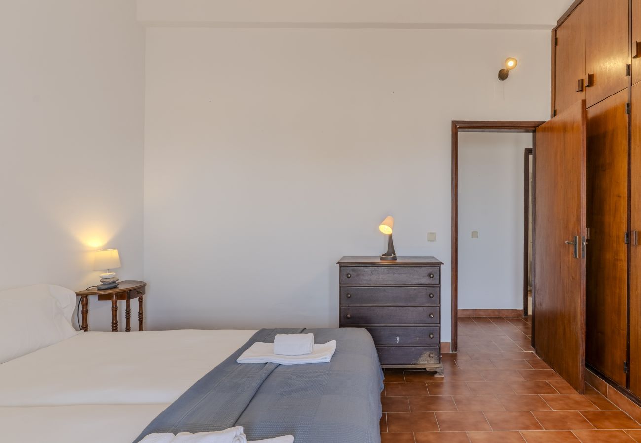 Casa en Albufeira - #417 Sunny 2BR Retreat | Open Views | Páteo