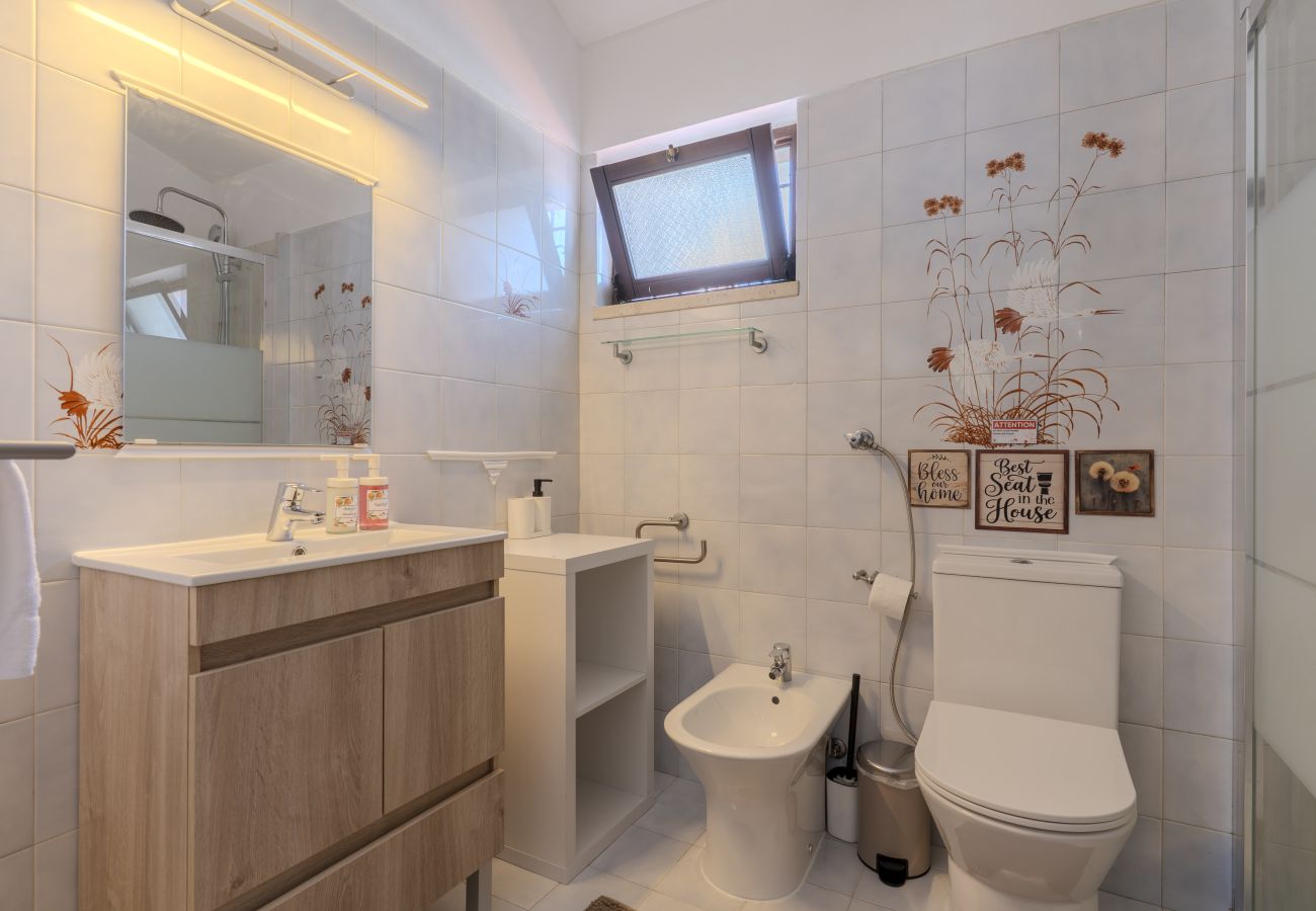 Casa en Albufeira - #417 Sunny 2BR Retreat | Open Views | Páteo