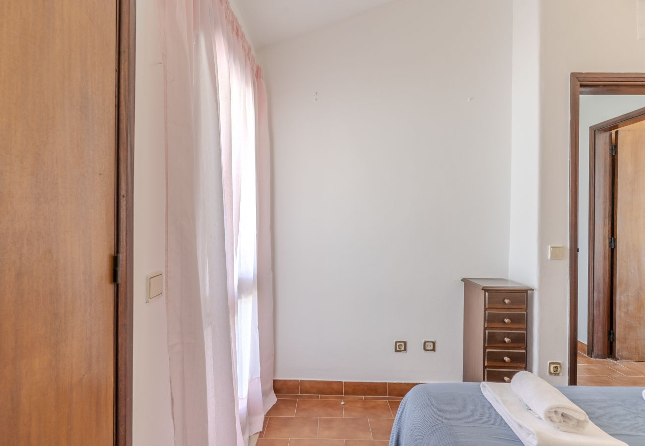 Casa en Albufeira - #417 Sunny 2BR Retreat | Open Views | Páteo