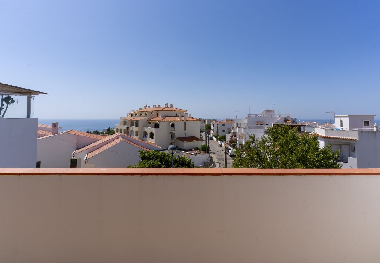 Casa en Albufeira - #417 Sunny 2BR Retreat | Open Views | Páteo