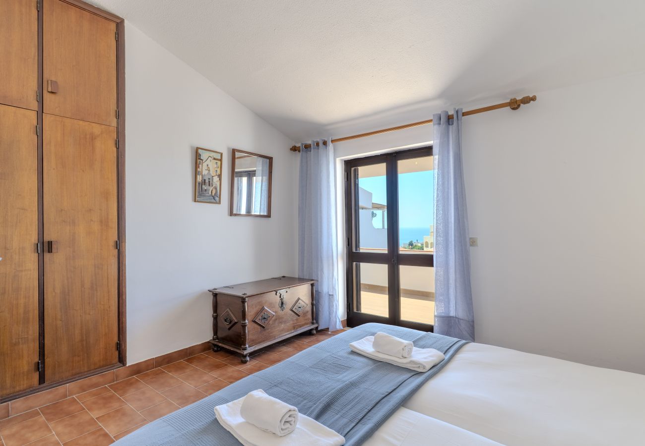 Casa en Albufeira - #417 Sunny 2BR Retreat | Open Views | Páteo