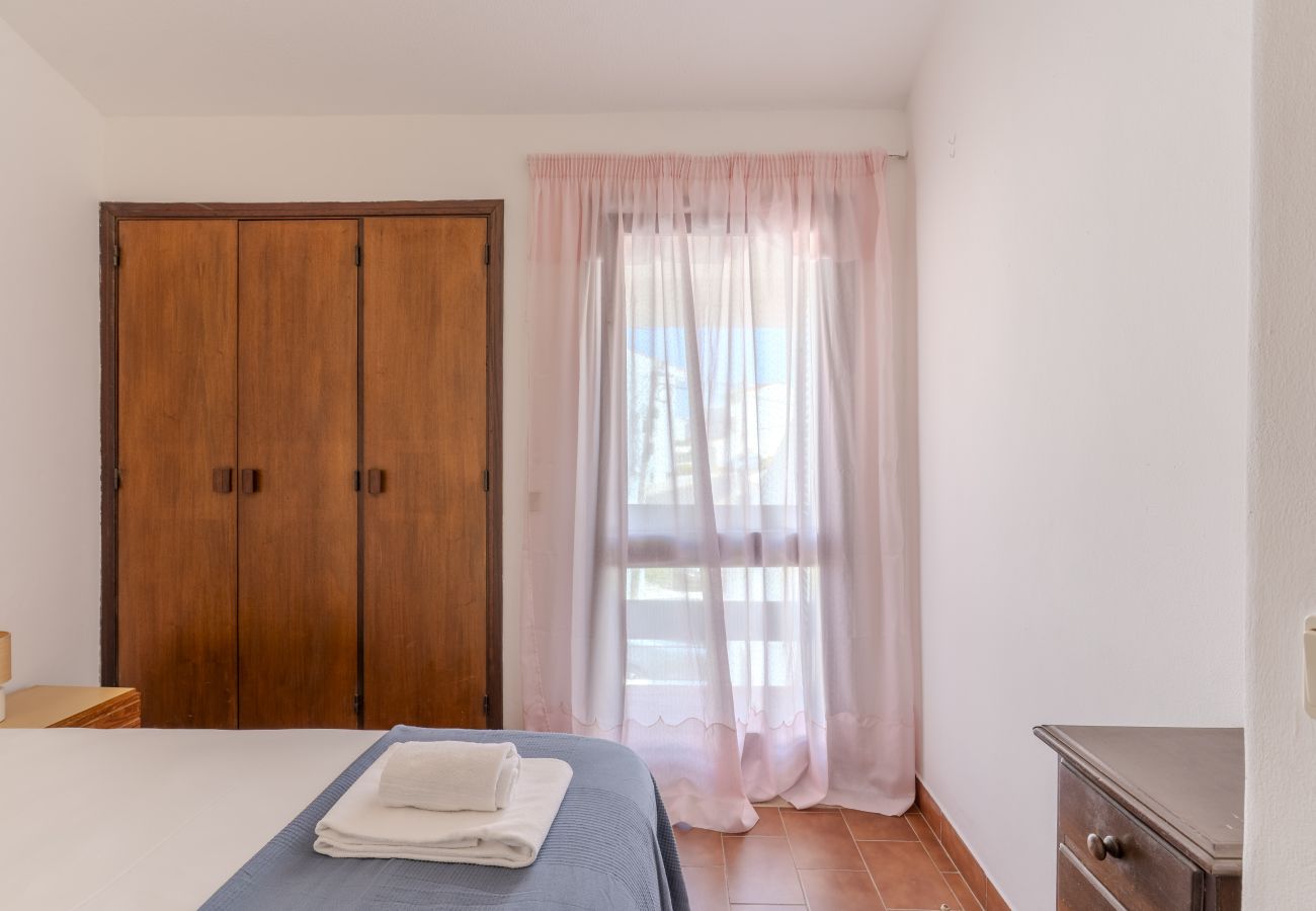 Casa en Albufeira - #417 Sunny 2BR Retreat | Open Views | Páteo